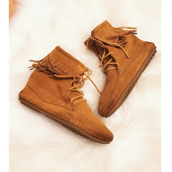 Minnetonka Shoes - Sale! Minnetonka Fringe Moccasin Boots